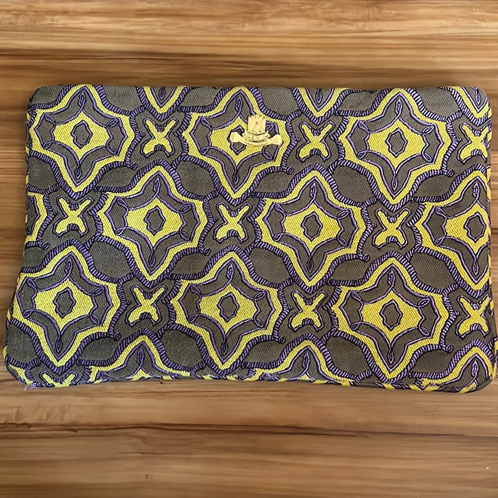 DEWL pattern clutch—Korean brand